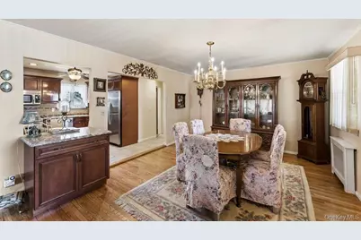 15 Woodlawn Avenue, Valley Stream, NY 11581 - Photo 6