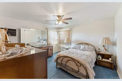 15 Woodlawn Avenue, Valley Stream, NY 11581 - Photo 10