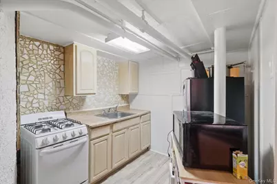 6063 Catalpa Avenue, Ridgewood, NY 11385 - Photo 24