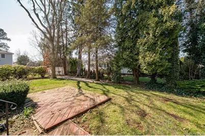 10 Wallace Drive, Plainview, NY 11803 - Photo 22