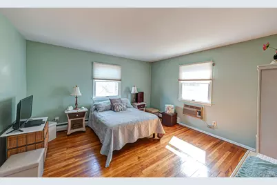 10 Wallace Drive, Plainview, NY 11803 - Photo 12