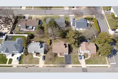 10 Wallace Drive, Plainview, NY 11803 - Photo 26