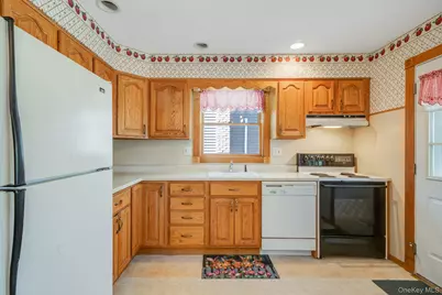 95 Horton Drive, Huntington Station, NY 11746 - Photo 10