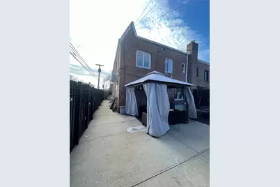 7679 172nd Street, Fresh Meadows, NY 11366 - Photo 16