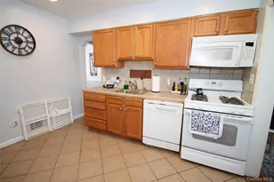 180 Stone St, Elmont, NY 11003 - Photo 6