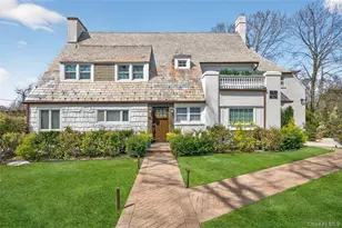 3 Beacon Hill Rd, Port Washington, NY 11050 - Photo 2