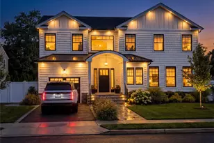 134 Colony Ln, Syosset, NY 11791 - Photo 2