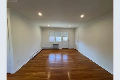 100 Manhasset Avenue #B2, Port Washington, NY 11050 - Photo 2