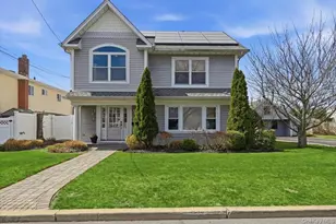 114 Araca Rd, Babylon, NY 11702 - Photo 2