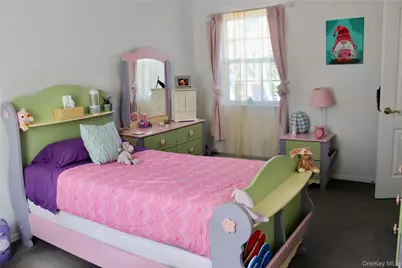 87 N Howell Avenue, Centereach, NY 11720 - Photo 8