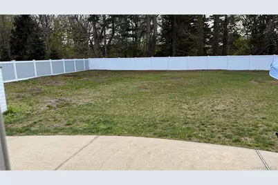 87 N Howell Avenue, Centereach, NY 11720 - Photo 16
