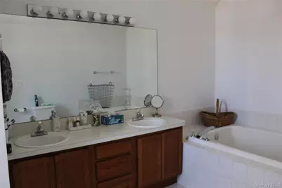 87 N Howell Avenue, Centereach, NY 11720 - Photo 14