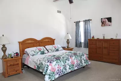 87 N Howell Avenue, Centereach, NY 11720 - Photo 8