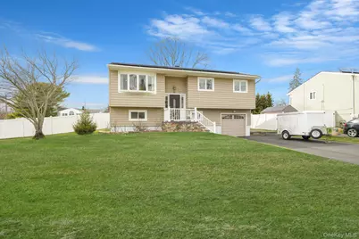 70 Boulevard Avenue, West Islip, NY 11795 - Photo 2