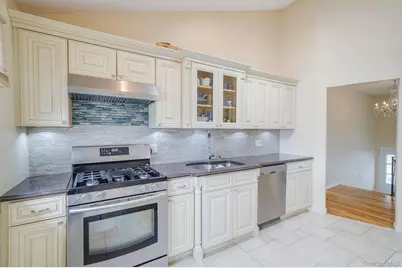 70 Boulevard Avenue, West Islip, NY 11795 - Photo 12