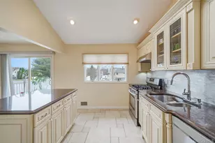 70 Boulevard Ave, West Islip, NY 11795 - Photo 14