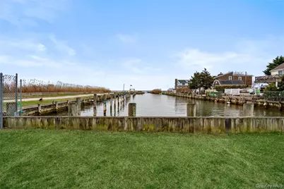 310 Candee Avenue, Sayville, NY 11782 - Photo 32