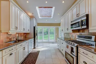 20 Cherry Ln, Syosset, NY 11791 - Photo 6