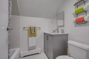 10 Thompson Dr, East Rockaway, NY 11518 - Photo 20