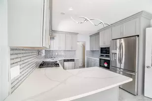 81-28 252nd St, Bellerose, NY 11426 - Photo 6