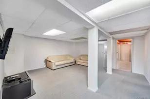 26 Terry St, Hicksville, NY 11801 - Photo 12