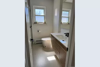 660 S 10th Street, New Hyde Park, NY 11040 - Photo 18
