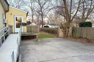 77 Magnolia Dr, Selden, NY 11784 - Photo 12