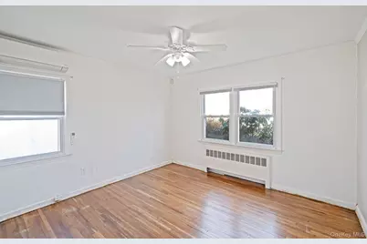 10 Clarence Street, Copiague, NY 11726 - Photo 22