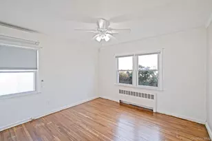 10 Clarence St, Copiague, NY 11726 - Photo 22