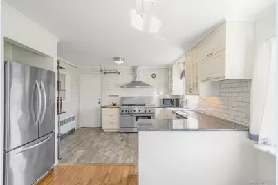 10 Clarence Street, Copiague, NY 11726 - Photo 18