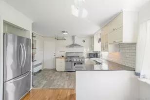 10 Clarence St, Copiague, NY 11726 - Photo 18