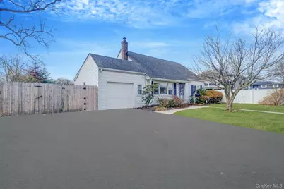 10 Clarence Street, Copiague, NY 11726 - Photo 2