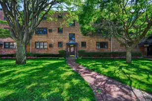 15 Beach Rd, Great Neck, NY 11023 - Photo 2