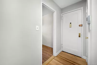 15 Beach Road #3D, Great Neck, NY 11023 - Photo 4