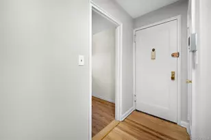 15 Beach Rd, Great Neck, NY 11023 - Photo 4