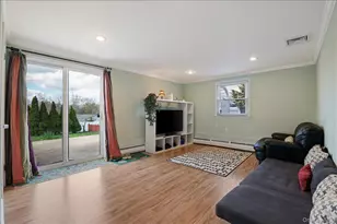 7 Plainview Rd, Bethpage, NY 11714 - Photo 6