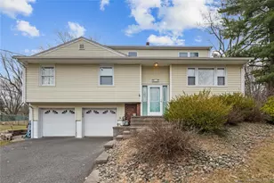 11 Castle Dr, Chestnut Ridge, NY 10977 - Photo 2