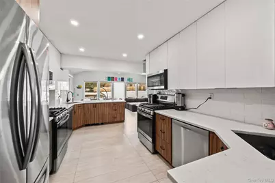 11 Castle Drive, Chestnut Ridge, NY 10977 - Photo 8