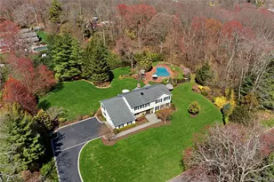 2 Cedarwood Ct, Syosset, NY 11791 - Photo 2