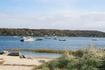 2 Cedarwood Court, Syosset, NY 11791 - Photo 8