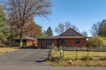 6 Medallion Road, Kiamesha Lake, NY 12751 - Photo 2