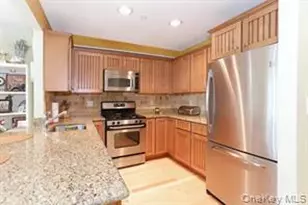 600 Clarence Ave, Bronx, NY 10465 - Photo 8