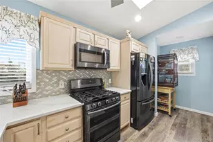 831 N Erie Ave, Lindenhurst, NY 11757 - Photo 12