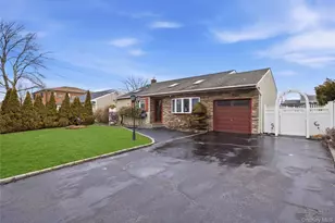 831 N Erie Ave, Lindenhurst, NY 11757 - Photo 2