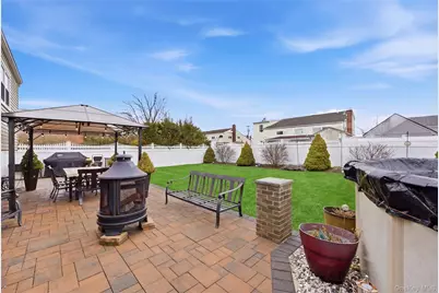 831 N Erie Avenue, Lindenhurst, NY 11757 - Photo 32