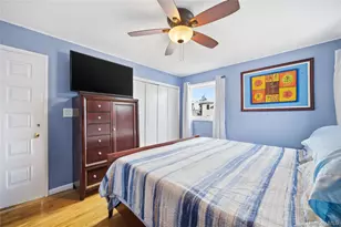 831 N Erie Ave, Lindenhurst, NY 11757 - Photo 16