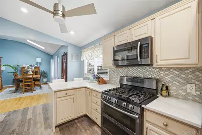 831 N Erie Avenue, Lindenhurst, NY 11757 - Photo 14