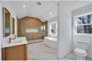 85 West Ave, Hicksville, NY 11801 - Photo 20