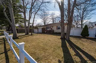 242 W 3rd St, Deer Park, NY 11729 - Photo 30