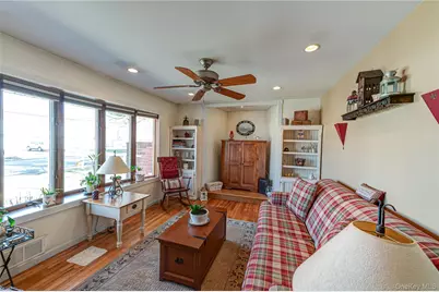 242 W 3rd Street, Deer Park, NY 11729 - Photo 4